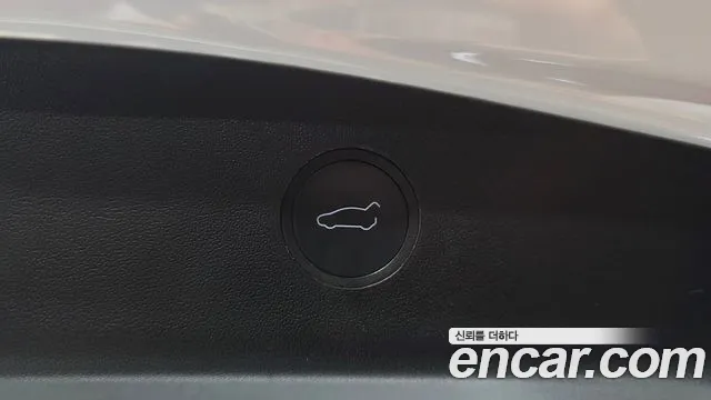 Tesla Model 3 — Фото автомобиля 30