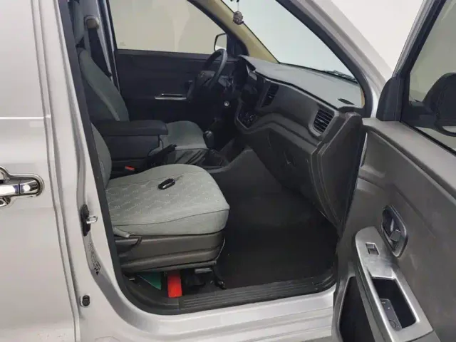 Wuling Hongguang V — Фото автомобиля 8