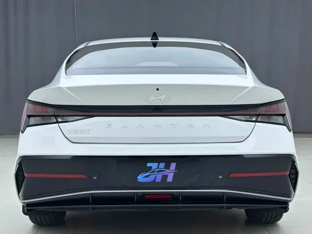 Hyundai Elantra — Фото автомобиля 5