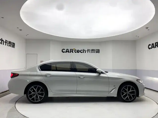 BMW 5 Series — Фото автомобиля 4