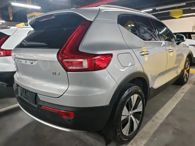 Volvo XC40 — Фото автомобиля 6