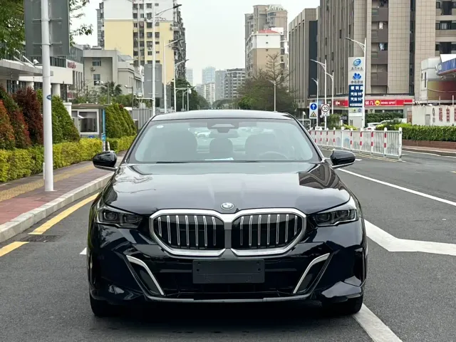 BMW 5 Series — Фото автомобиля 2