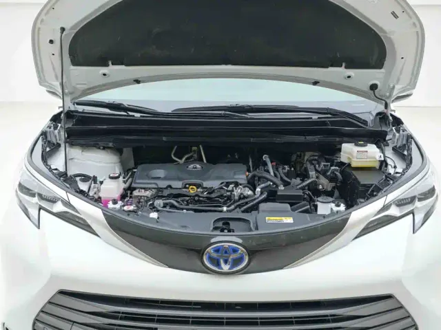 Toyota Sienna — Фото автомобиля 7