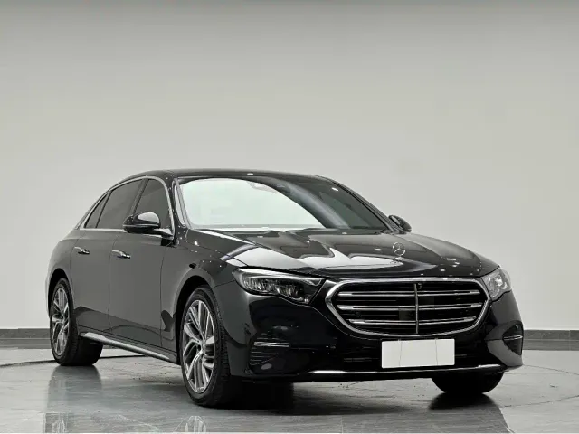 Mercedes-Benz E-Class — Фото автомобиля 3