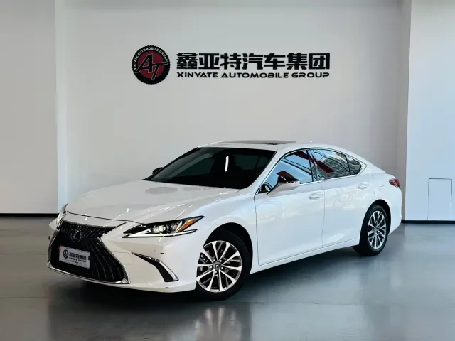 Фотография автомобиля — Lexus ES