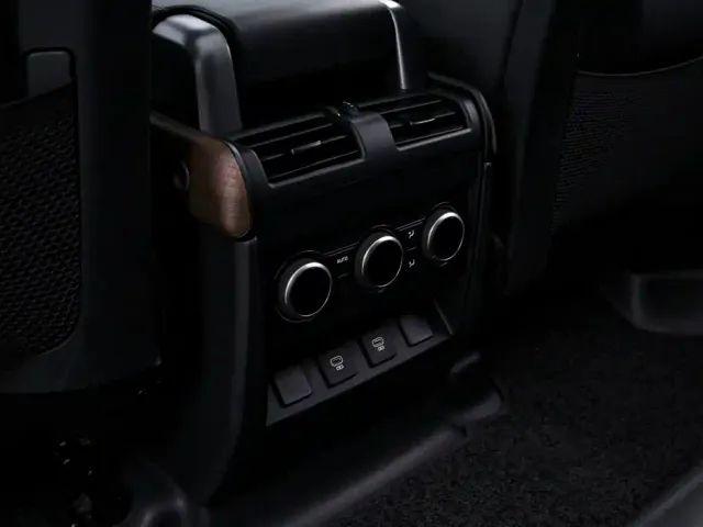 Land Rover Defender — Фото автомобиля 18