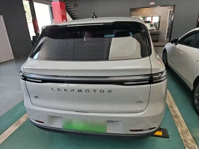 Leapmotor C10 — Фото автомобиля 5