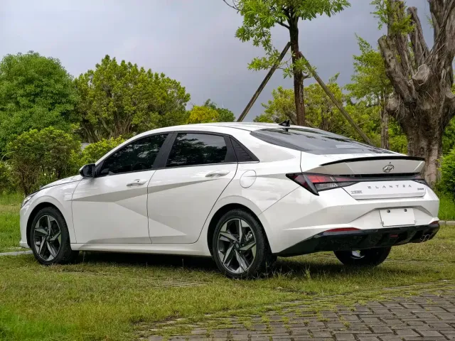 Hyundai Elantra — Фото автомобиля 8