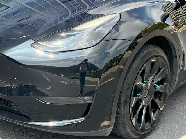 Tesla Model Y — Фото автомобиля 9