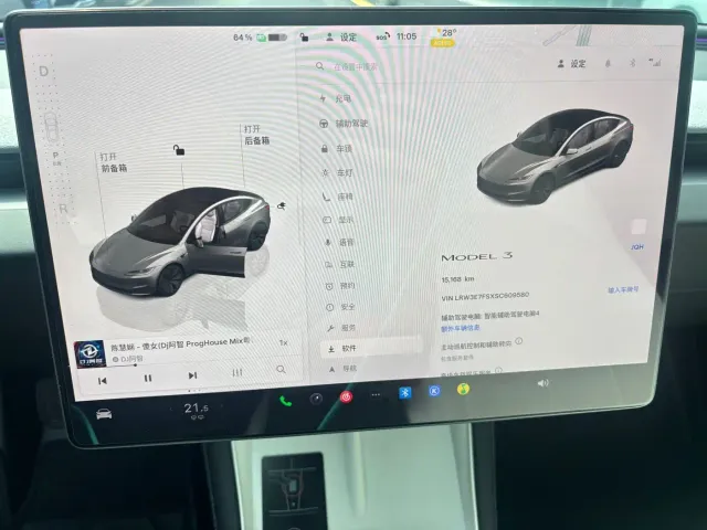Tesla Model 3 — Фото автомобиля 6
