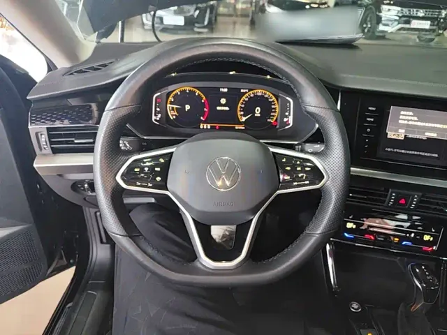Volkswagen Passat — Фото автомобиля 10