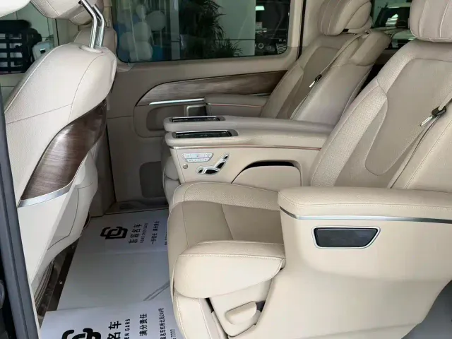 Mercedes-Benz V-Class — Фото автомобиля 27