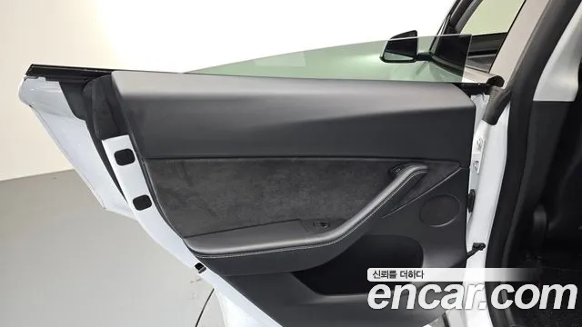 Tesla Model Y — Фото автомобиля 25