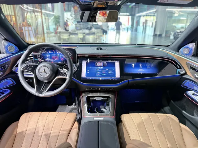 Mercedes-Benz E-Class — Фото автомобиля 5