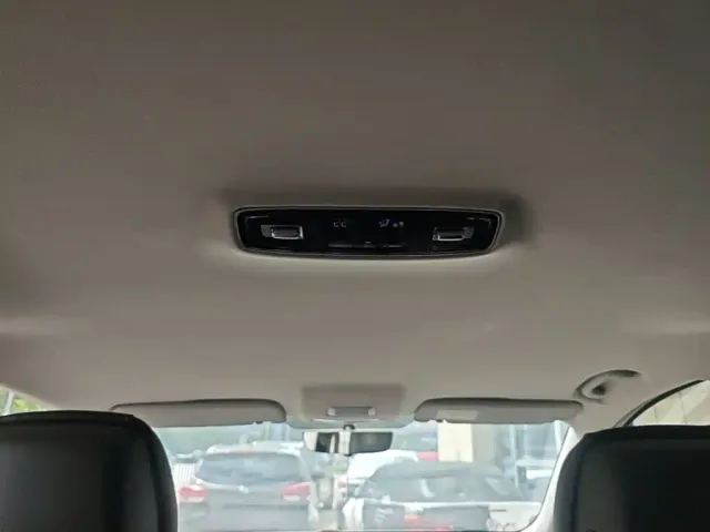 Roewe iMAX8 — Фото автомобиля 17