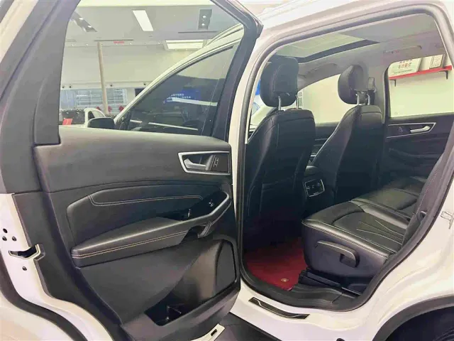 Ford Edge — Фото автомобиля 24