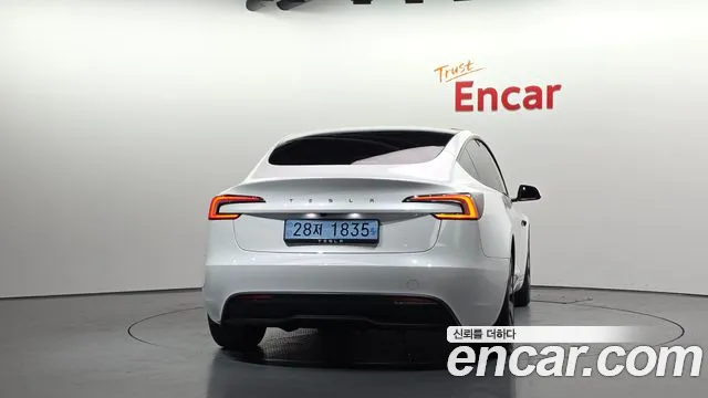 Tesla Model 3 — Фото автомобиля 4