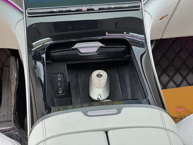Mercedes-Benz EQE SUV — Фото автомобиля 12