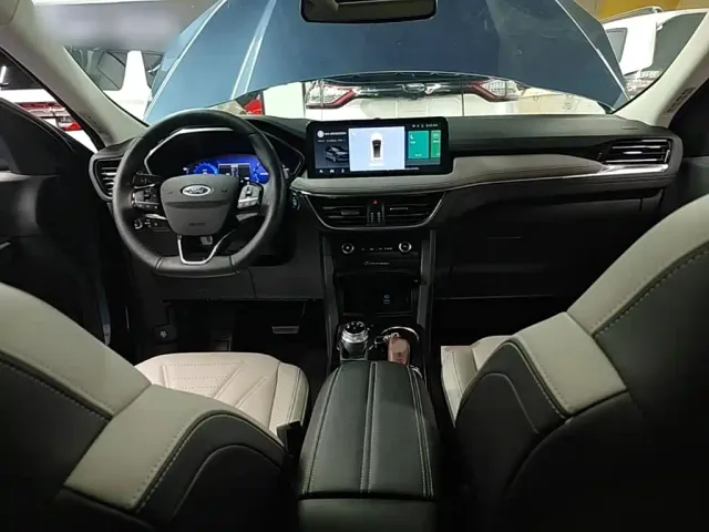 Ford Escape — Фото автомобиля 9