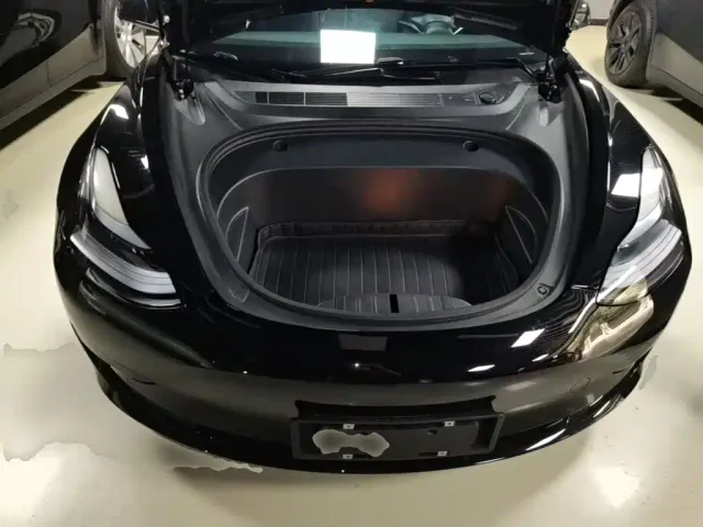 Tesla Model 3 — Фото автомобиля 19