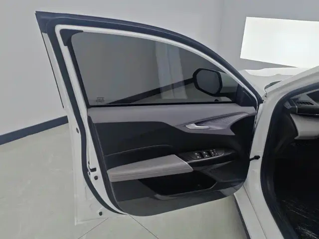 Changan Qiyuan A05 — Фото автомобиля 7