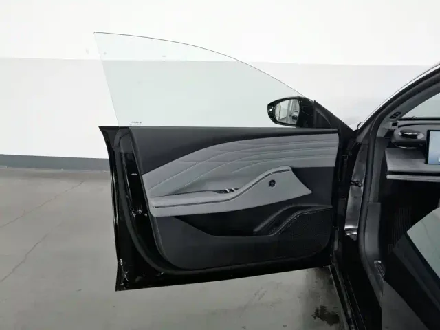 Geely Galaxy E8 — Фото автомобиля 8