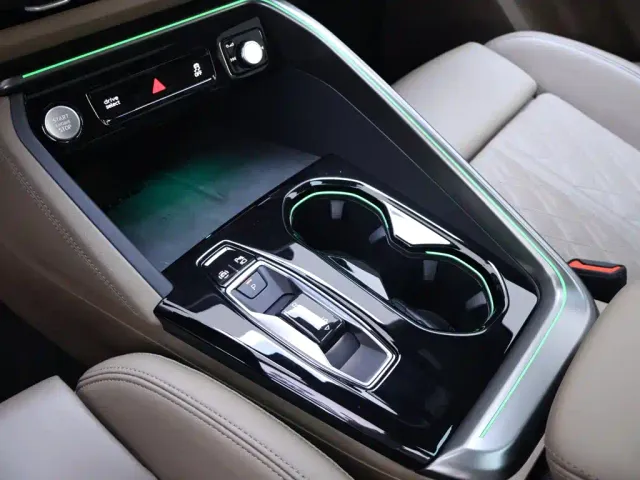 Audi Q5L — Фото автомобиля 12