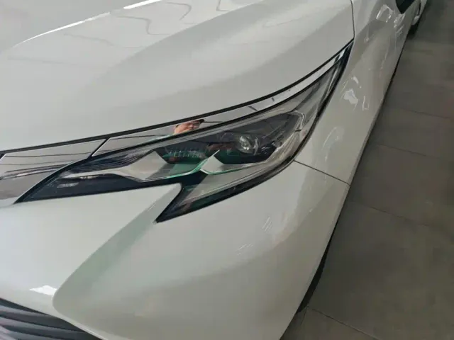 Toyota Sienna — Фото автомобиля 23