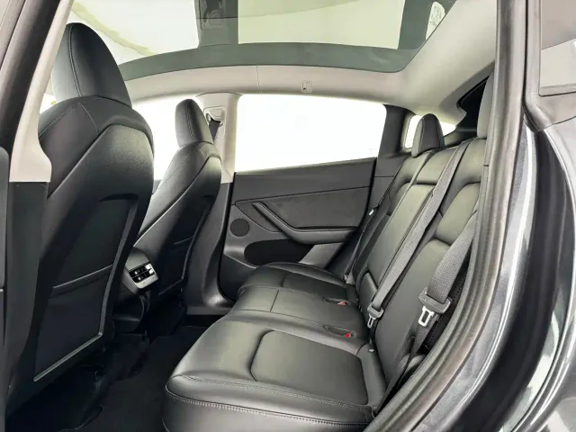Tesla Model Y — Фото автомобиля 6