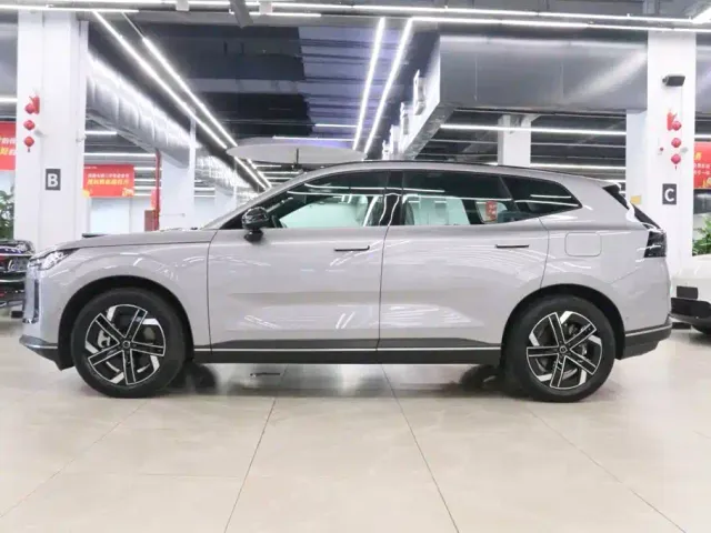 Volvo XC70 Plug-in Hybrid — Фото автомобиля 3