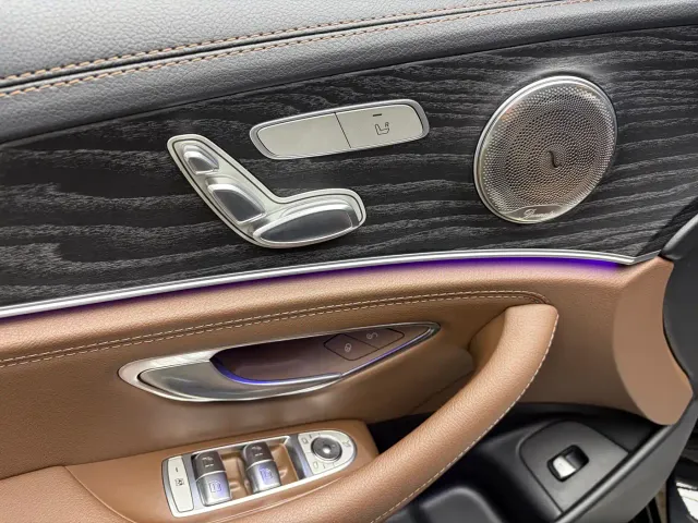 Mercedes-Benz E-Class — Фото автомобиля 11