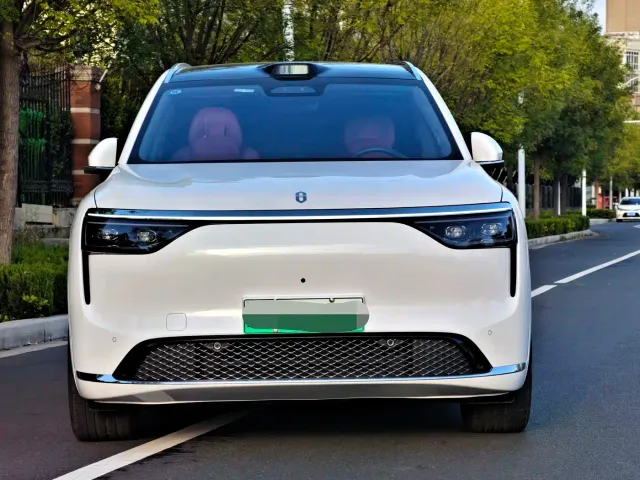 Aito M8 — Фото автомобиля 3