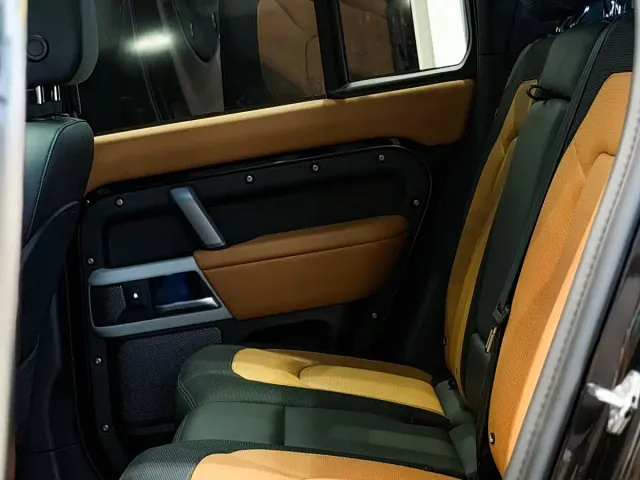 Land Rover Defender — Фото автомобиля 18