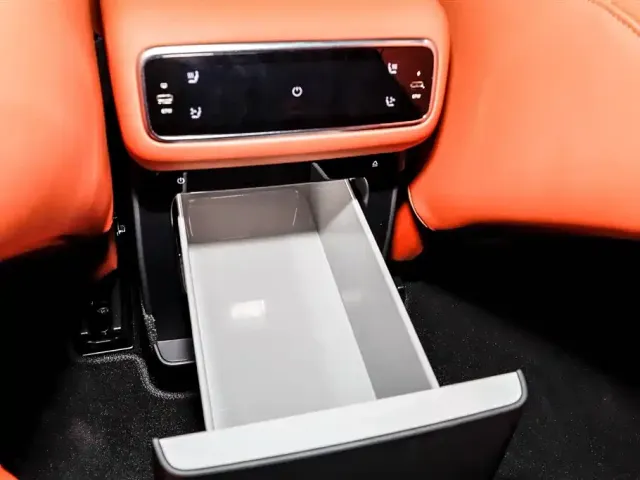 Li Auto L8 — Фото автомобиля 20