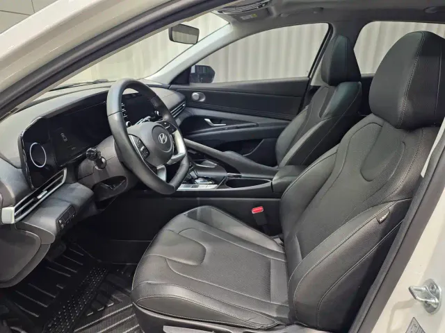 Hyundai Elantra — Фото автомобиля 15
