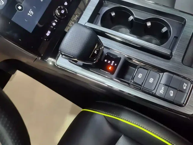 Roewe RX5 — Фото автомобиля 9