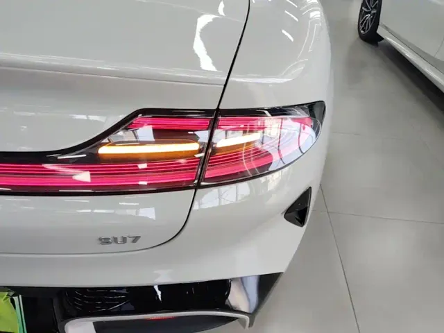 Xiaomi SU7 — Фото автомобиля 7