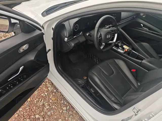Hyundai Elantra — Фото автомобиля 15
