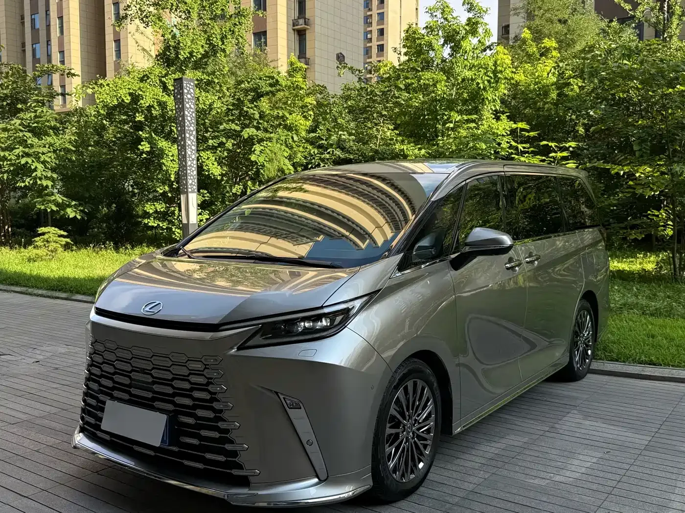 Lexus Lexus LM 2025 Model 500h Six-Seater Prestige Edition — Фото автомобиля 2