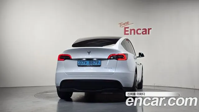 Tesla Model Y — Фото автомобиля 3