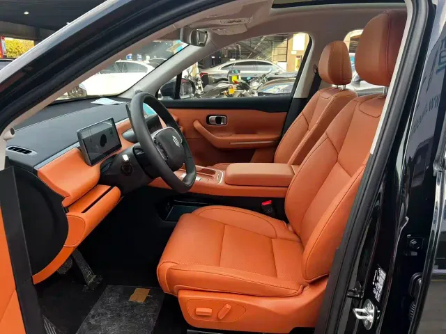 Leapmotor C10 — Фото автомобиля 6