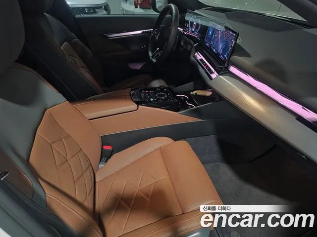 BMW 5 Series G60 — Фото автомобиля 12