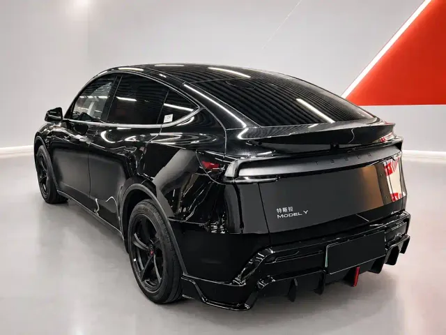 Tesla Model Y — Фото автомобиля 6