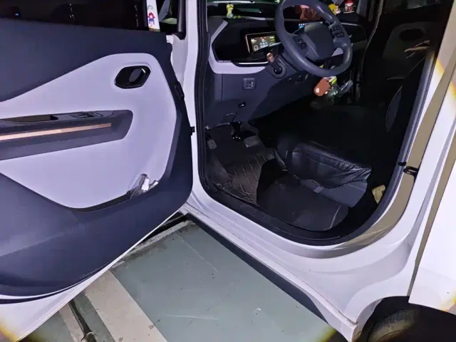 Wuling NanoEV — Фото автомобиля 12