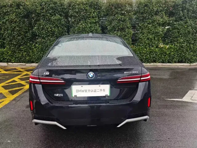 BMW i5 — Фото автомобиля 3