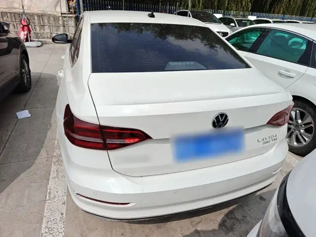 Volkswagen Lavida — Фото автомобиля 5