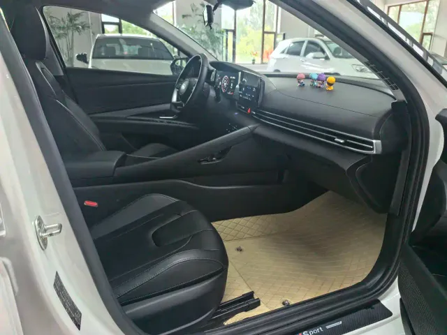 Hyundai Elantra — Фото автомобиля 20
