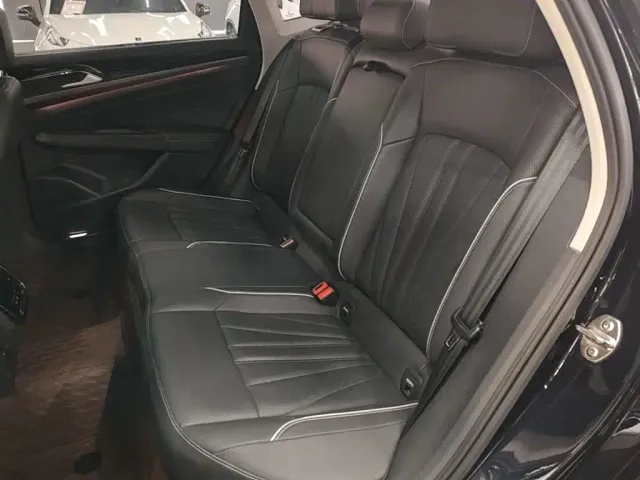 Volkswagen Passat — Фото автомобиля 16