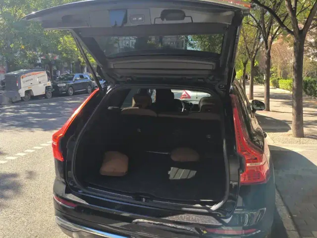 Volvo XC60 — Фото автомобиля 4