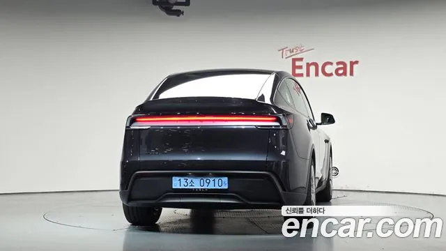 Tesla Model Y — Фото автомобиля 4